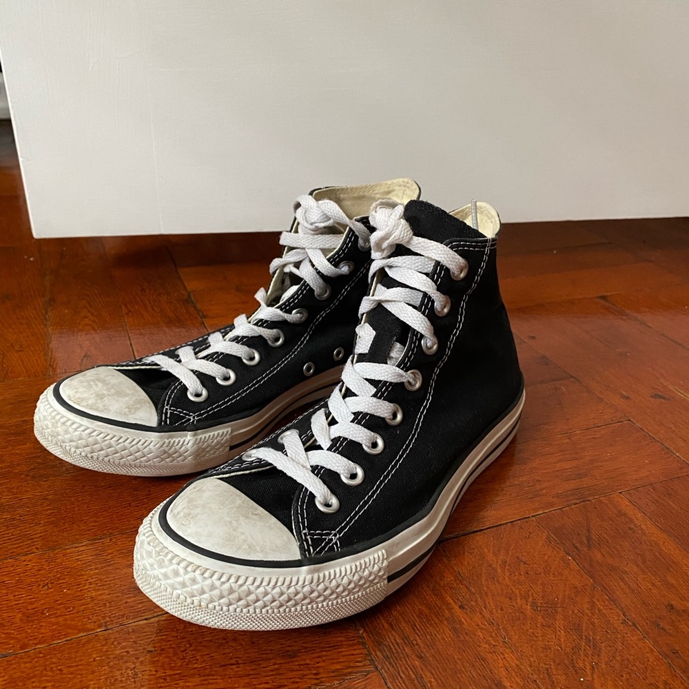 Converse Chuck Taylor High Top Sneakers - Black